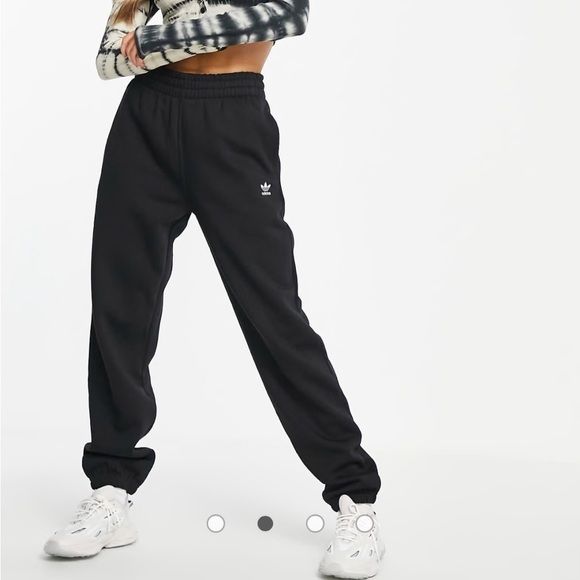 NWT Adidas Originals essential sweatpants in black - Picture 1 of 4